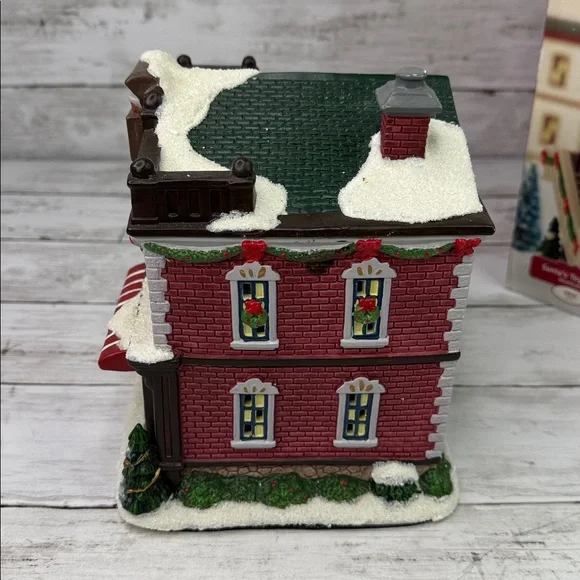 St Nicholas Square “Santa’s Toy Chest” 2010 Christmas Village with box and light - Picture 4 of 7